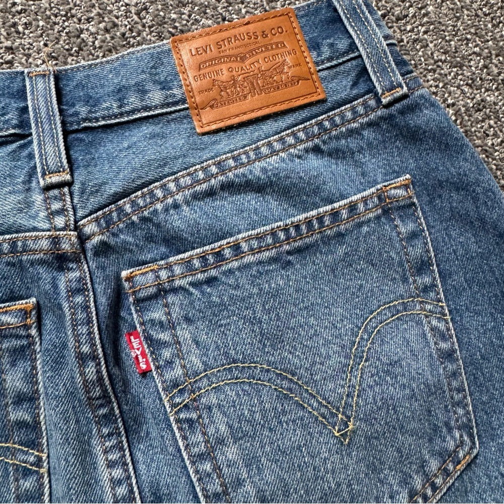 Levi’s Denim Deconstructed Mini Skirt w/ Raw Hem Size 26 Boho Y2K Indie 80s 90s - Picture 5 of 9